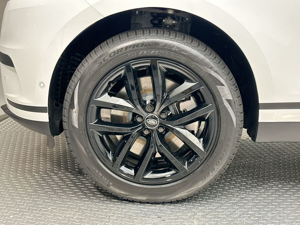 Used 2026  Land Rover S image 4