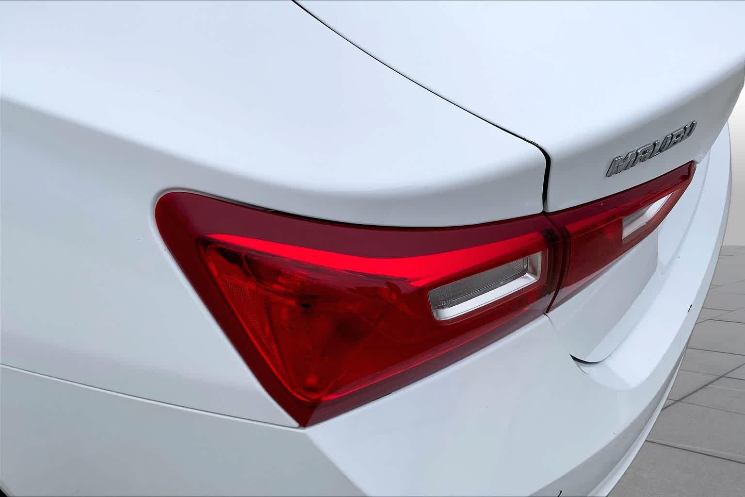 Used 2024 Summit White Chevrolet LT image 27