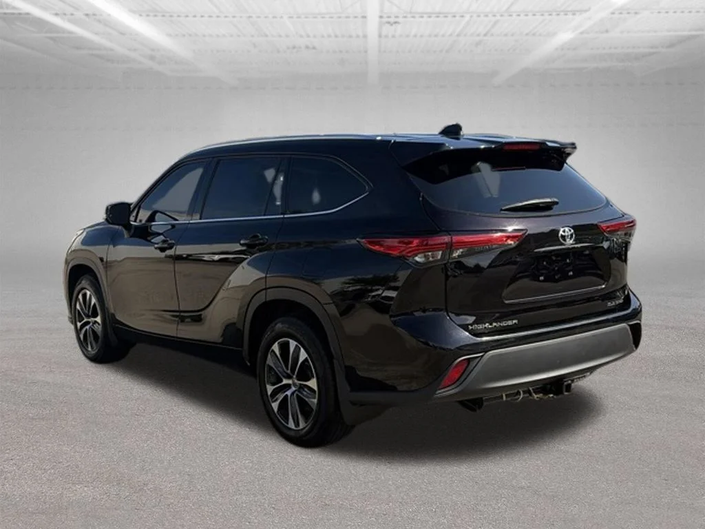 Used 2021 Brown Toyota XLE image 3