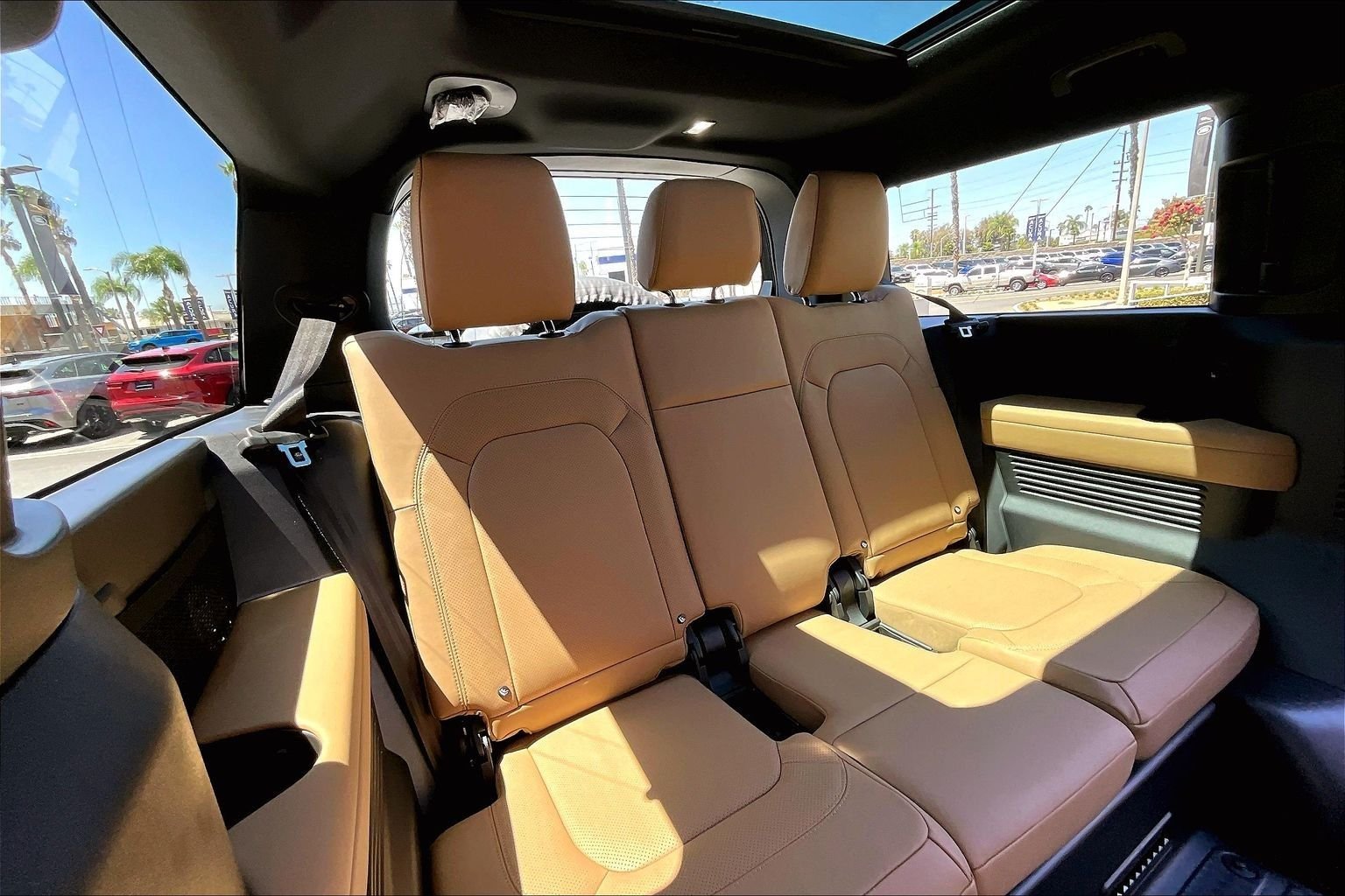 New 2026 Santorini Black Land Rover S image 11