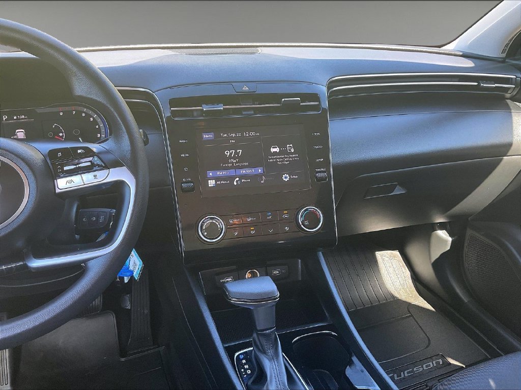 Used 2024 Silver Hyundai SE image 18