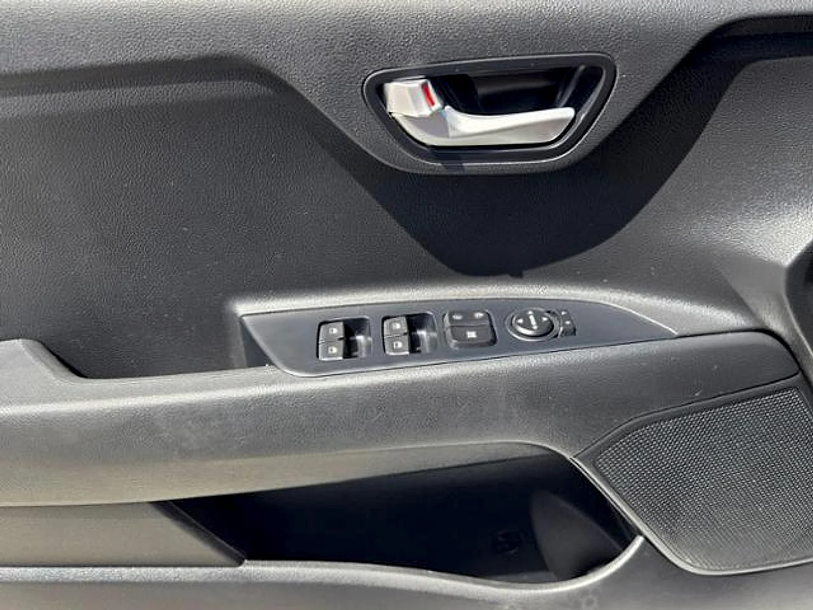 Used 2019 Clear White Kia S image 25