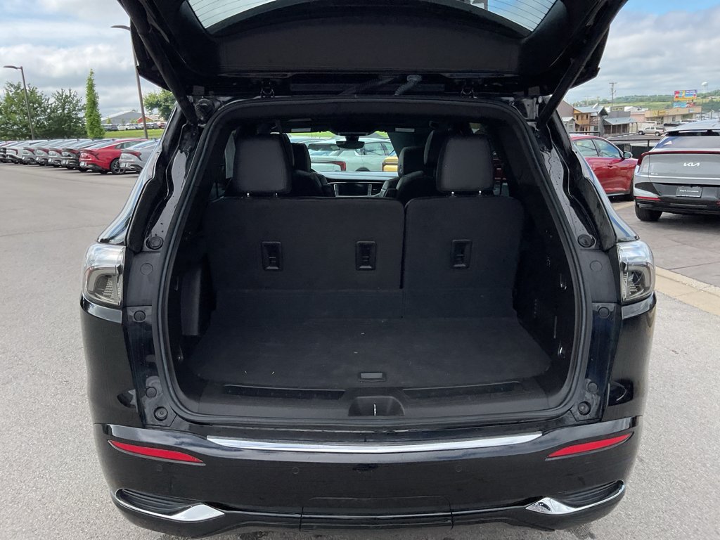 Used 2022 Ebony Twilight Metallic Buick Avenir image 15