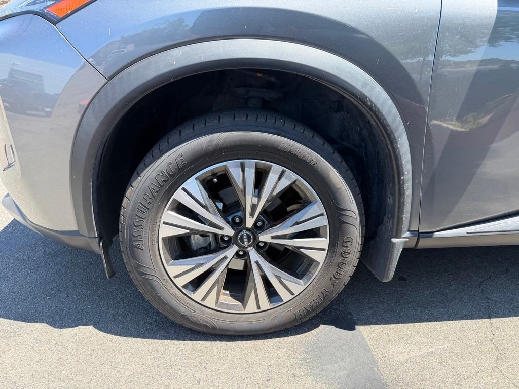 Used 2023 Gray Nissan SV image 6