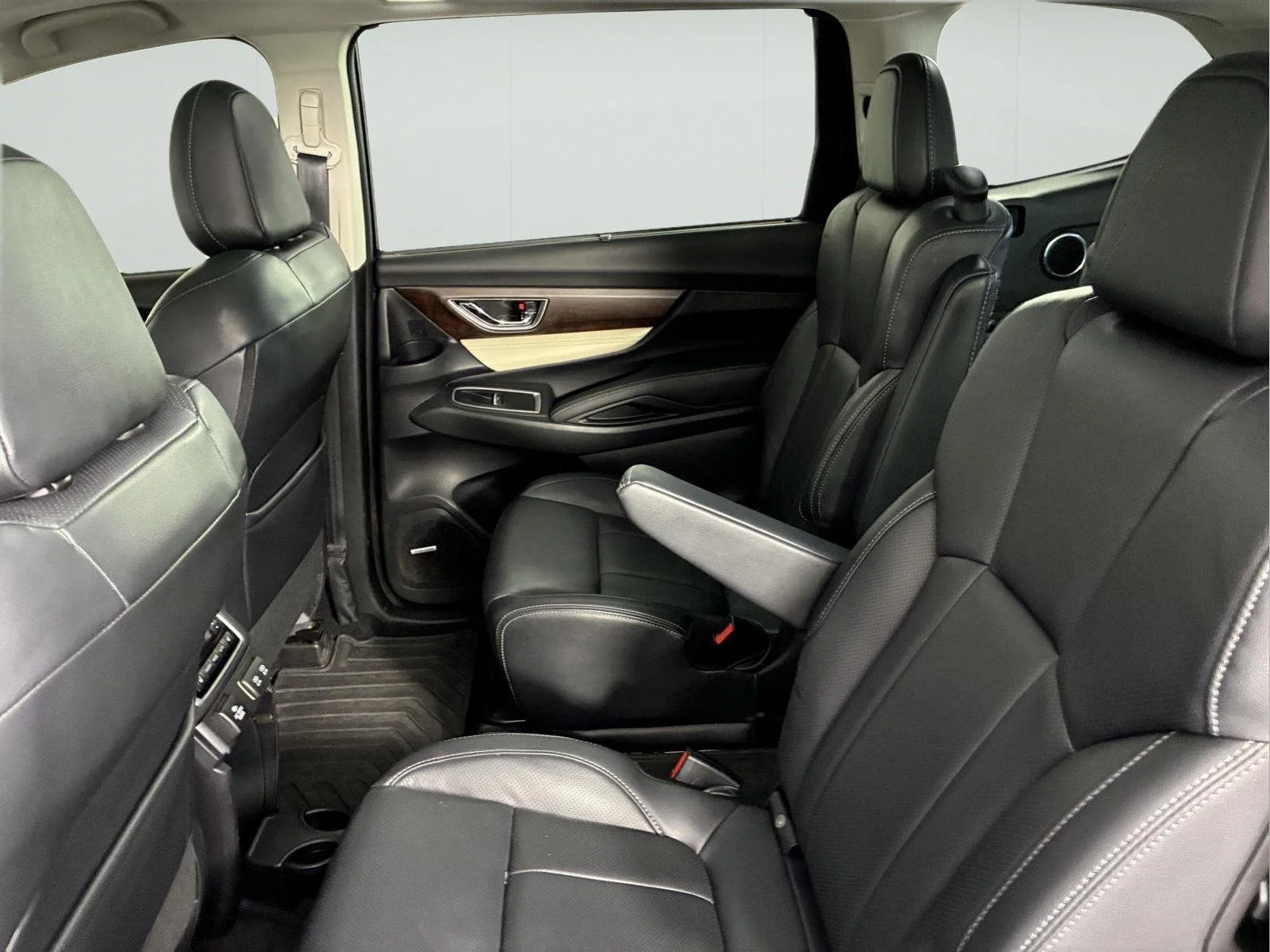 Used 2022 Crystal White Pearl Subaru Touring image 22
