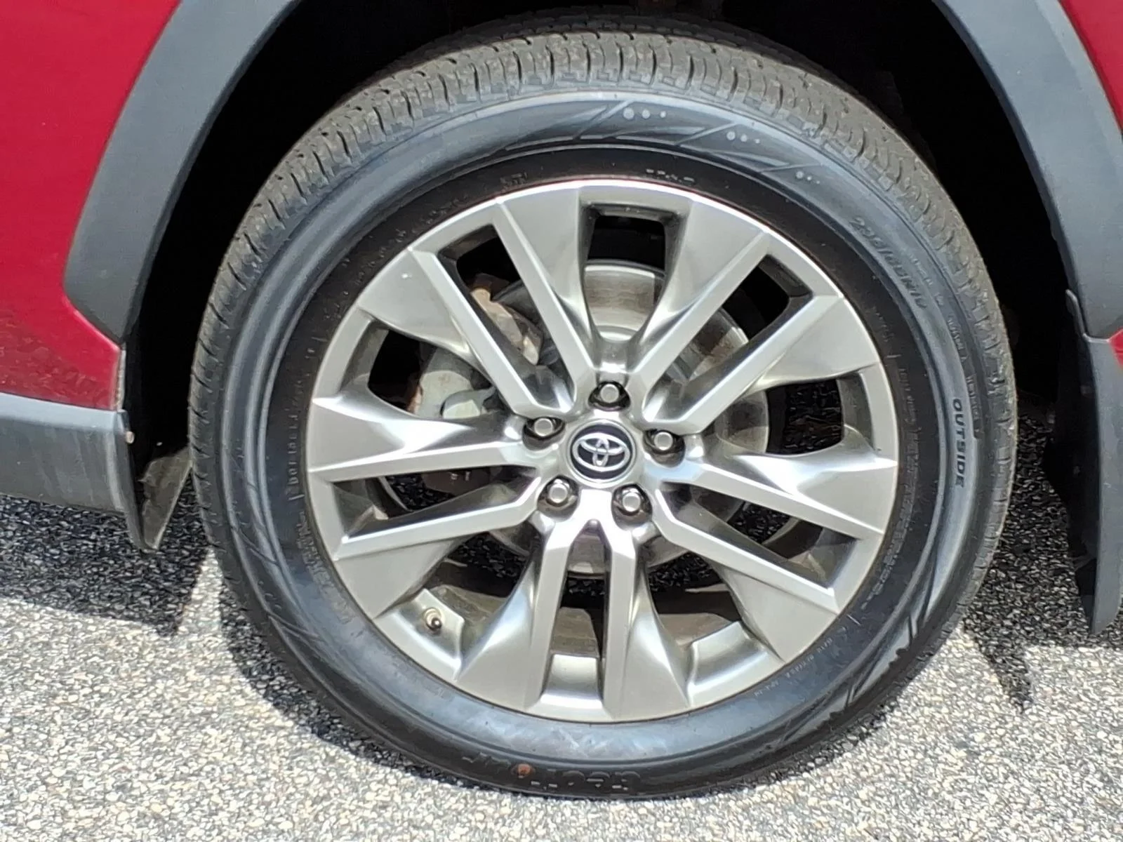 Used 2019 Ruby Flare Pearl Toyota XLE Premium image 4