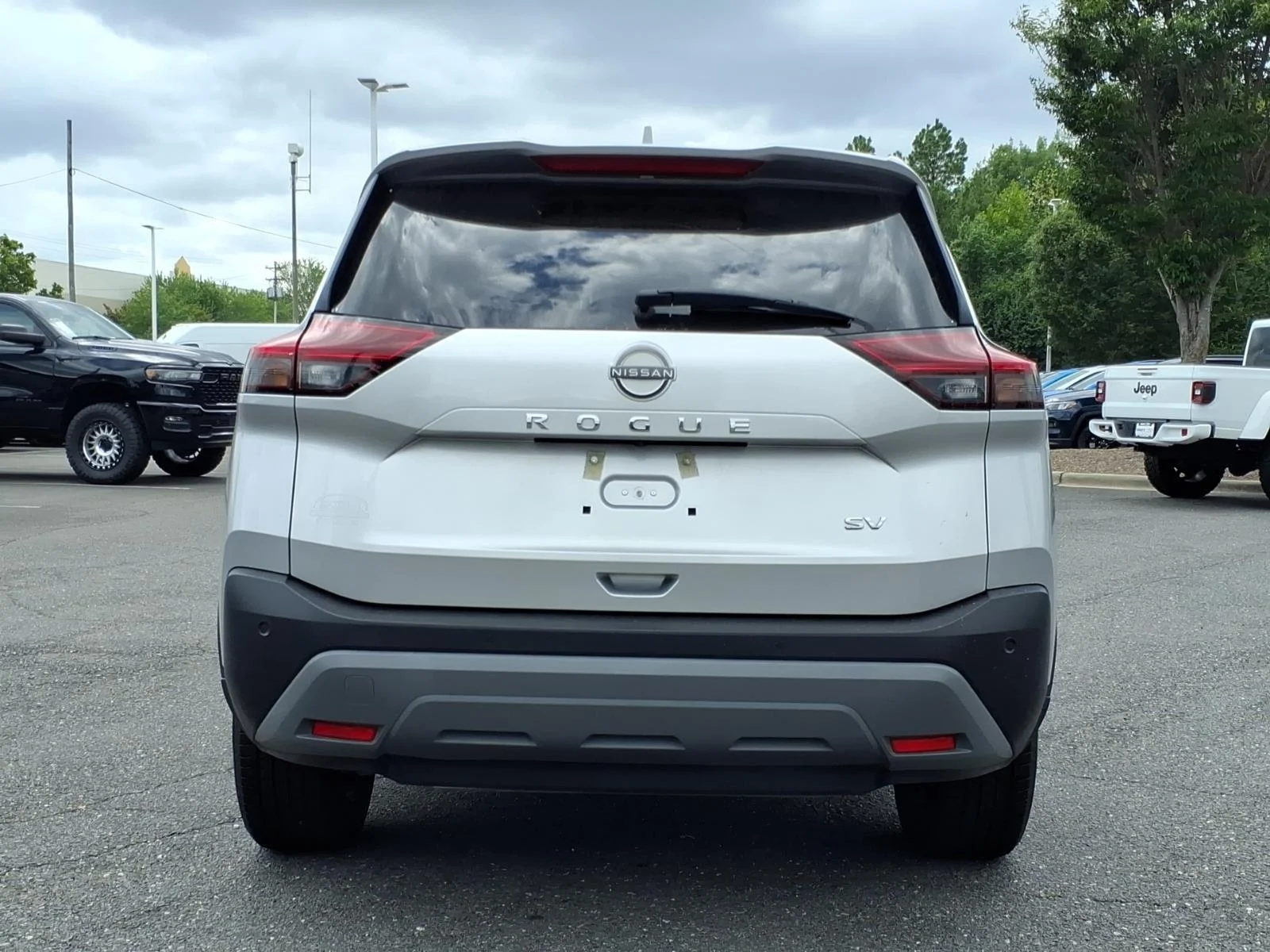 Used 2023 Brilliant Silver Metallic Nissan SV image 15