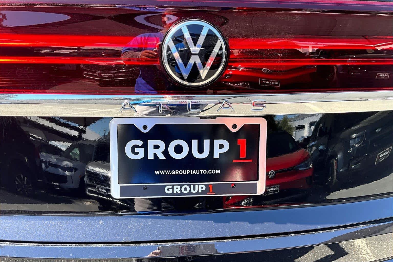 New 2026 Deep Black Pear Volkswagen SE w/Technology image 15