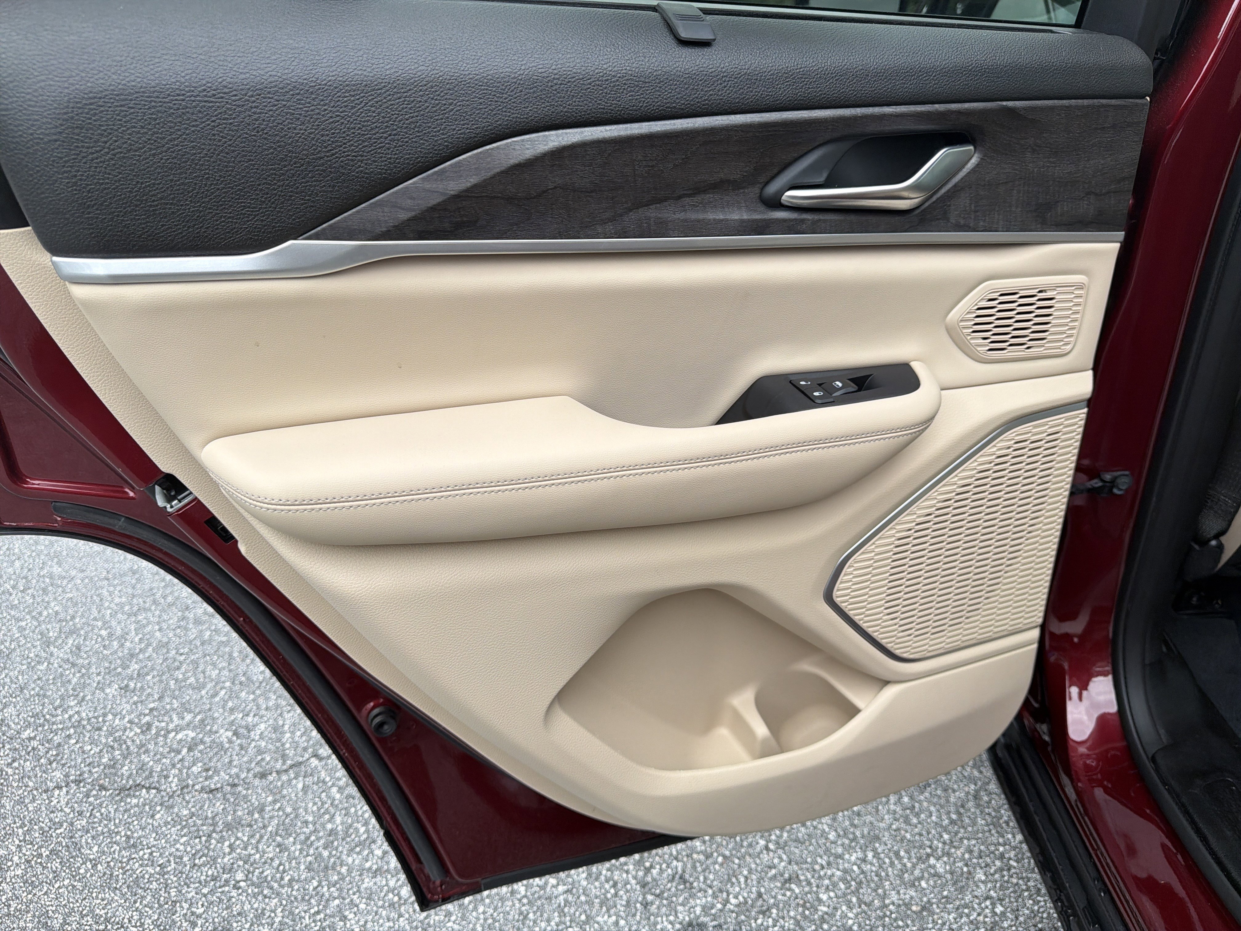 Used 2022 Velvet Red Pearlcoat Jeep 4xe image 28