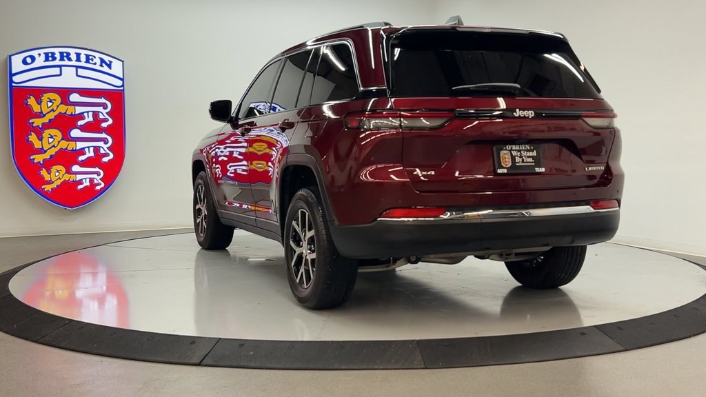 Used 2025 Velvet Jeep Limited image 6