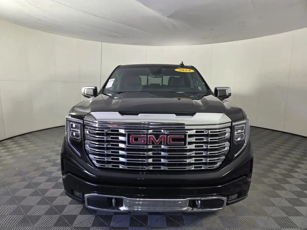 Used 2024 Onyx Black GMC Denali image 3