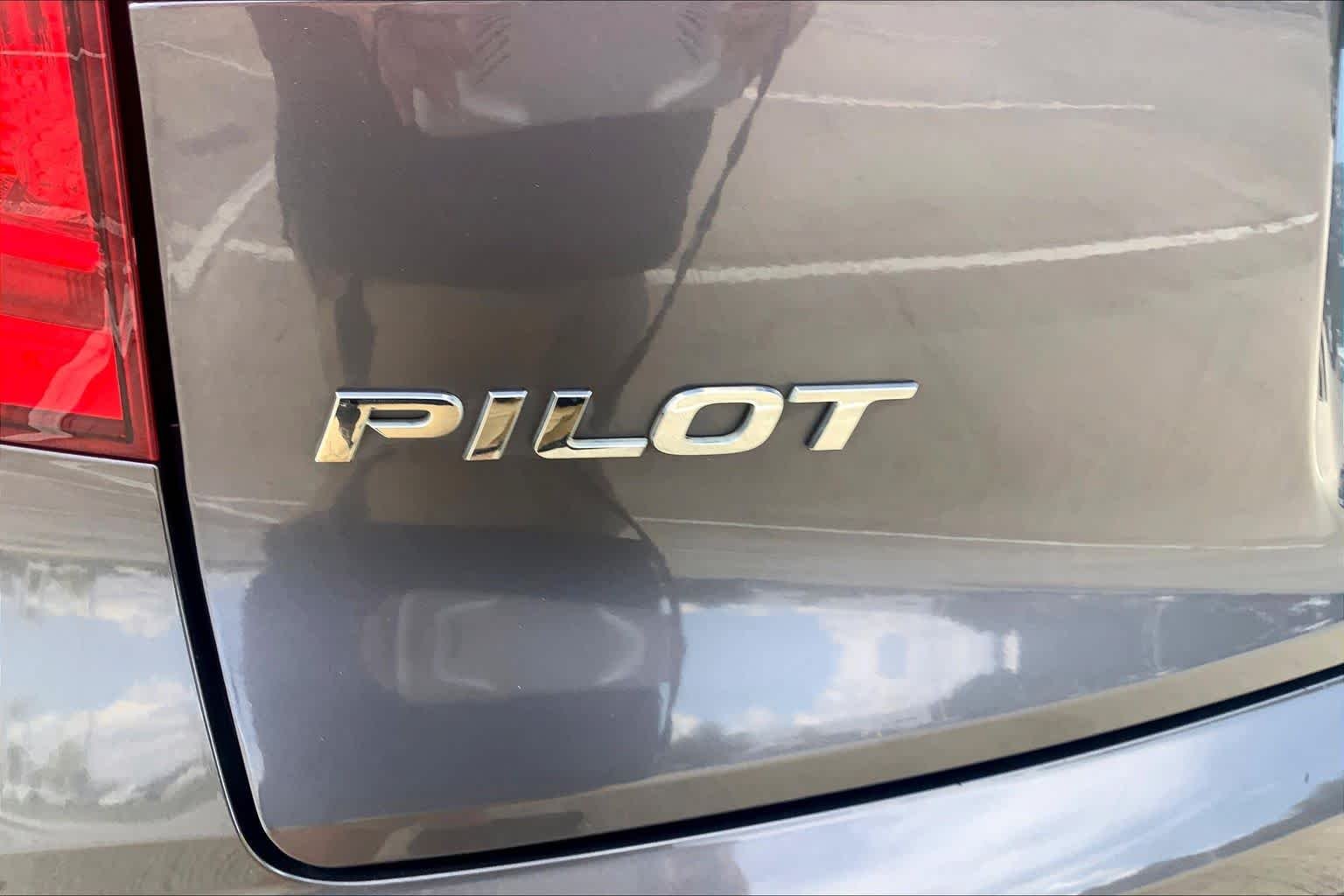 Used 2018 Modern Steel Metallic Honda EX image 30