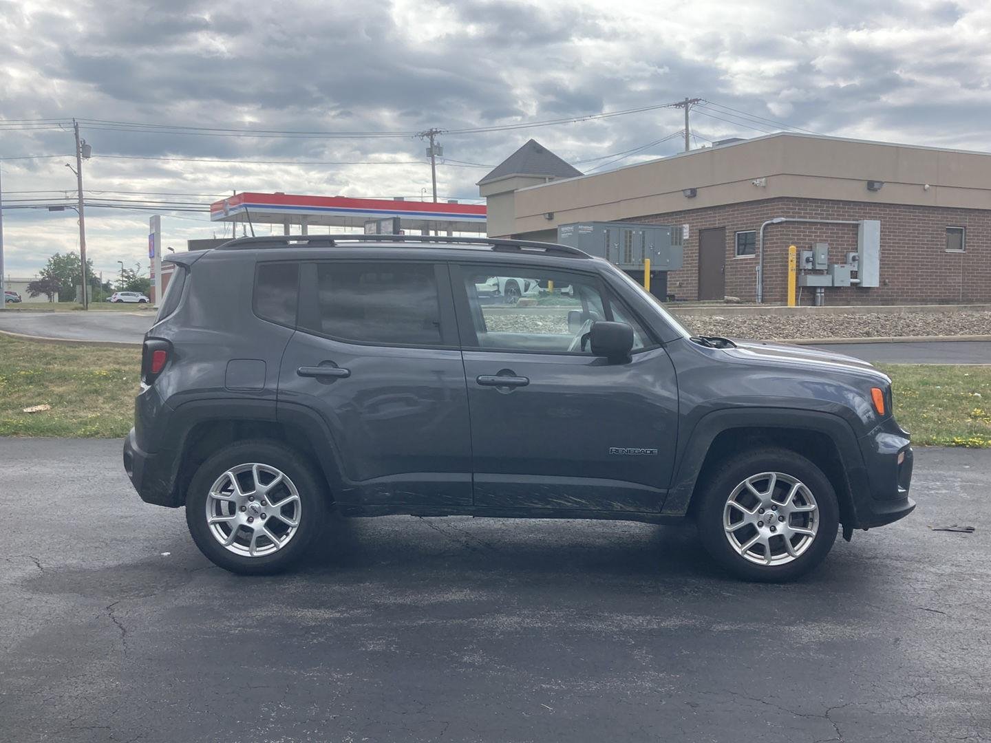 Used 2022 Graphite Gray Jeep Latitude image 8