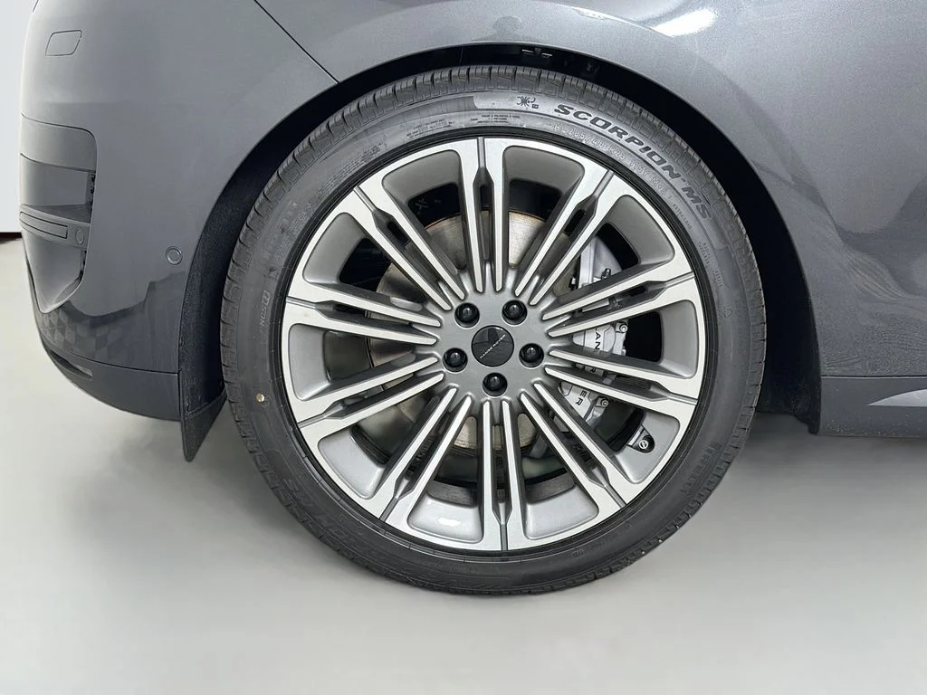 New 2026 Carpathian Grey Land Rover SE image 33