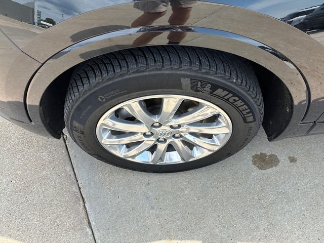 Used 2019 Black Buick Essence image 12