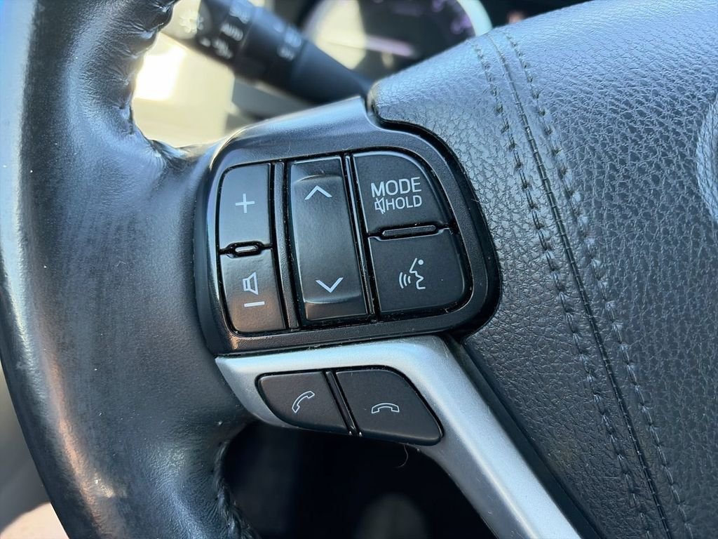 Used 2019 Silver Toyota XLE image 23