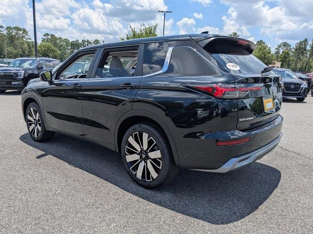 New 2025 Black Diamond Mitsubishi SE image 6