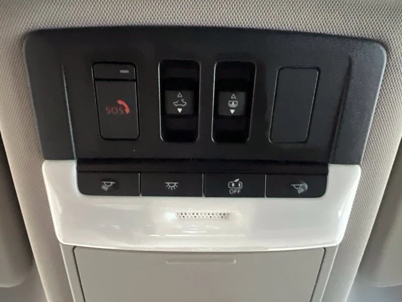 Used 2021 White Nissan SL image 28