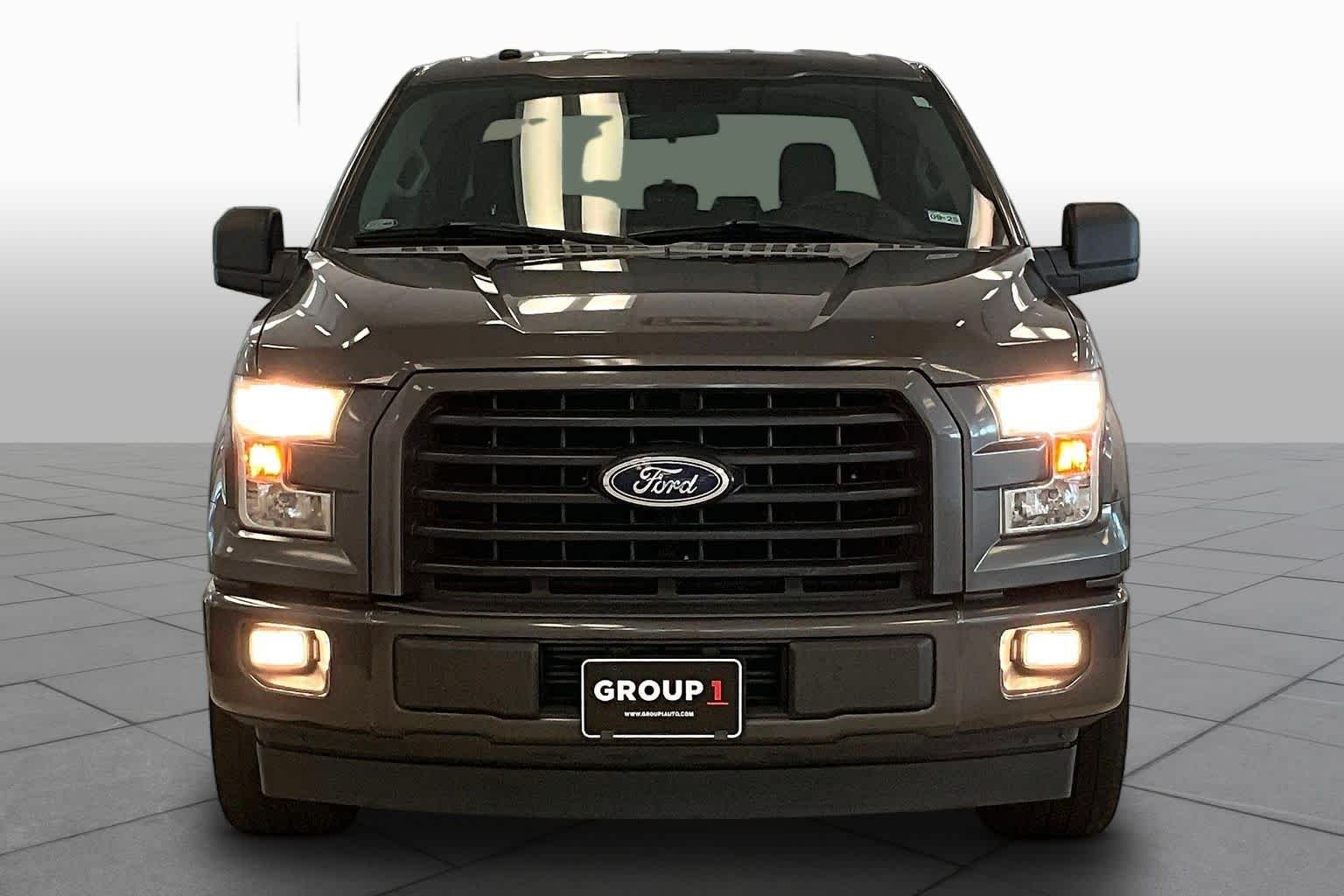 Used 2017 Magnetic Metallic Ford XL image 3