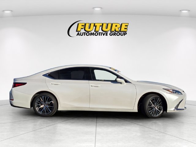 Used 2025 White Lexus 350 image 3