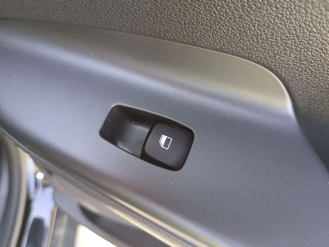 Used 2023 Black Hyundai SEL image 32