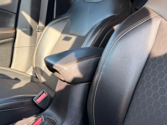Used 2019 White Jeep Latitude image 20