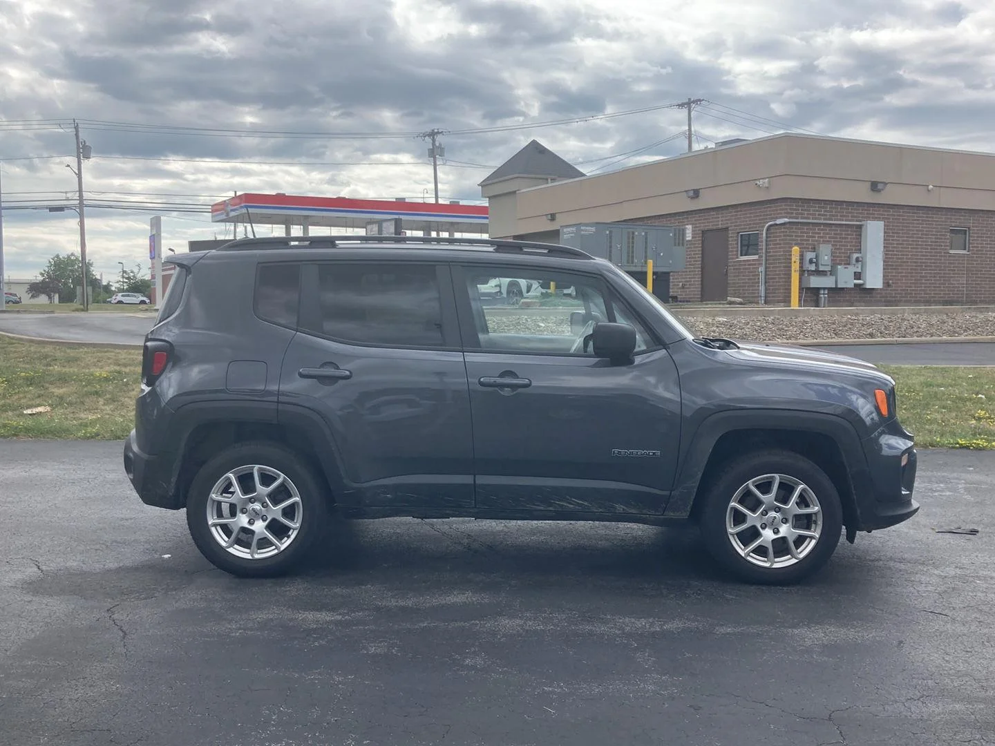 Used 2022 Gy Jeep Latitude image 8