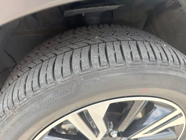 Used 2025  Mitsubishi SE image 10