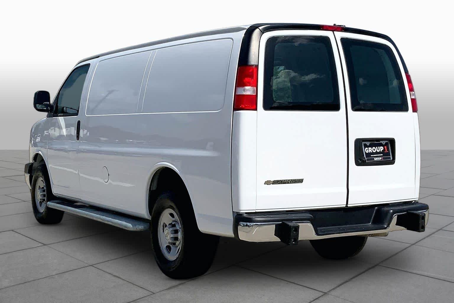 Used 2024 Summit White Chevrolet  image 10