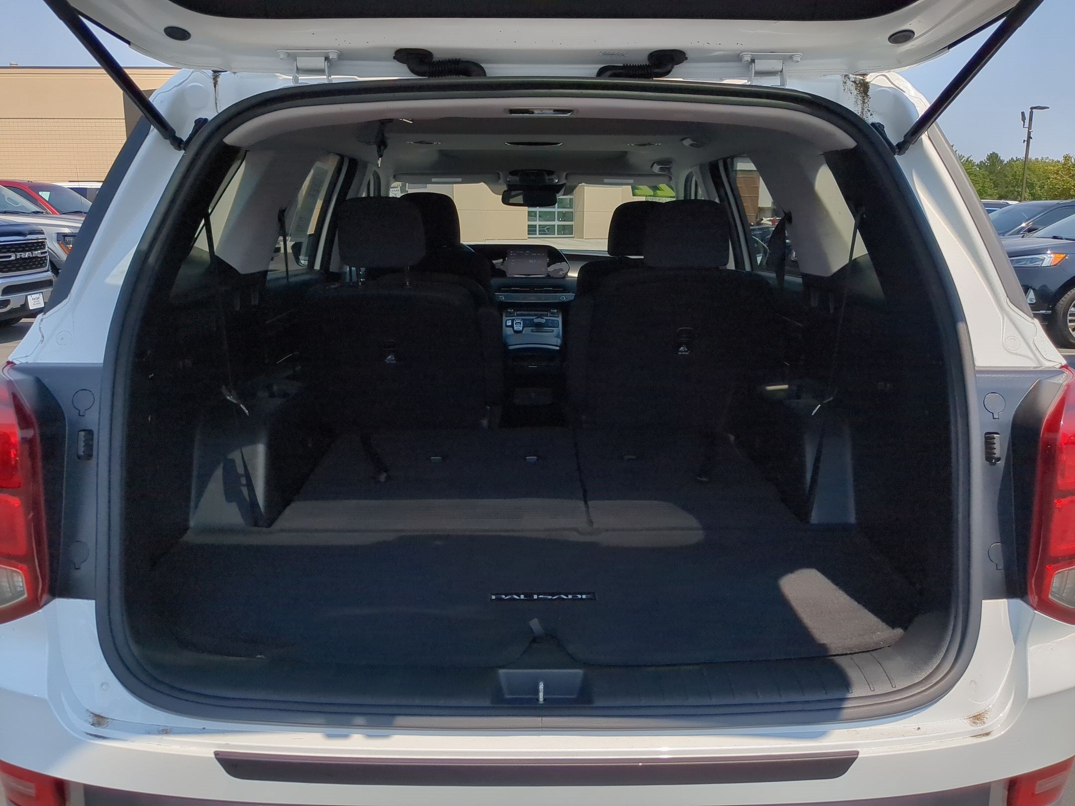 Certified Used 2022 Hyper White Hyundai SEL image 29