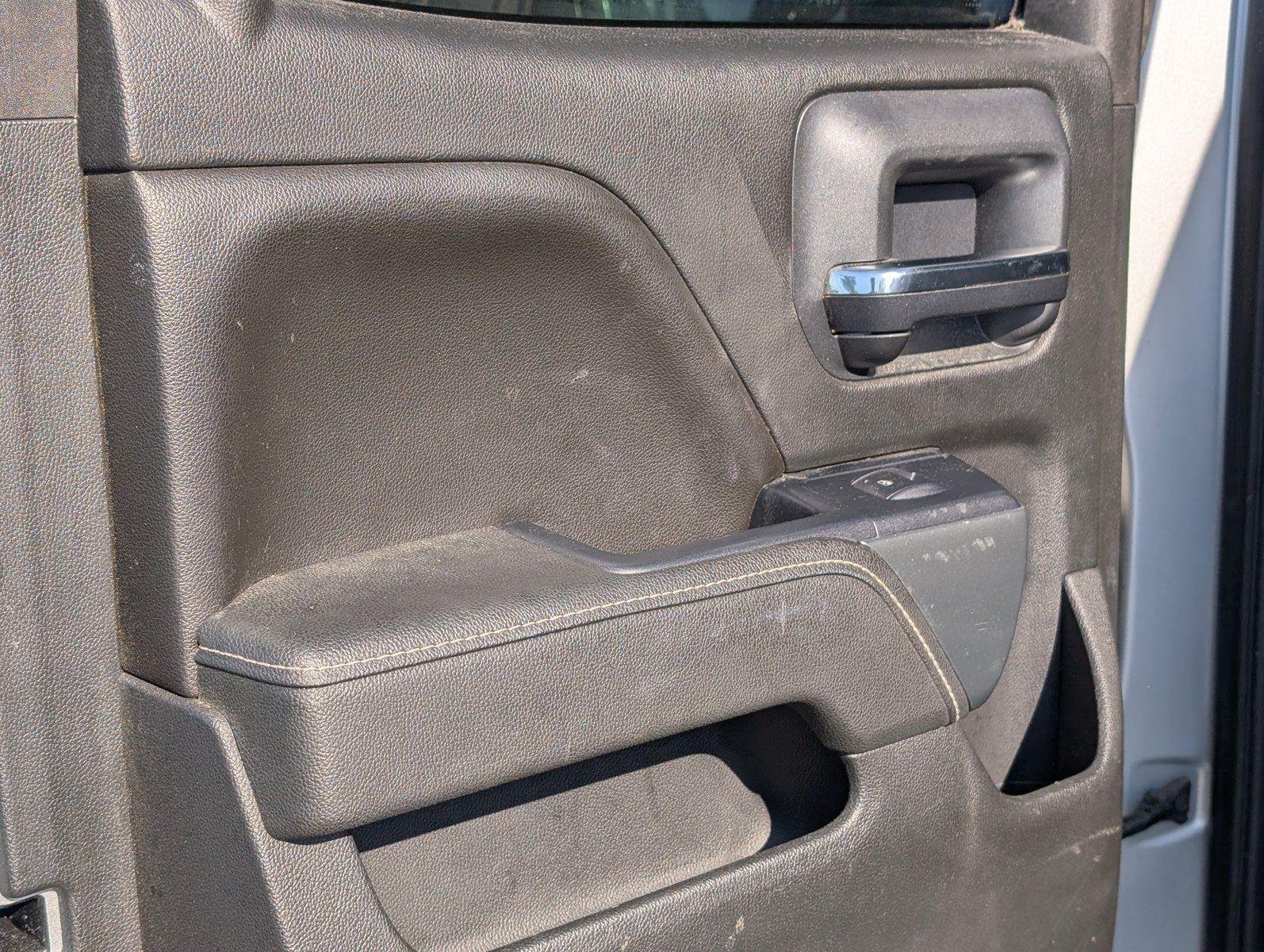 Used 2014 SILVER ICE METALLIC Chevrolet LT image 31
