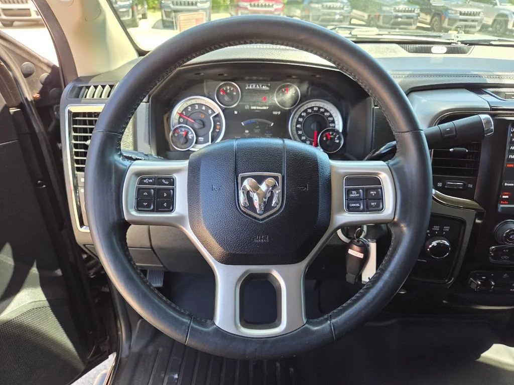 Used 2018 Brilliant Black Crystal Pearlcoat Ram Laramie image 31