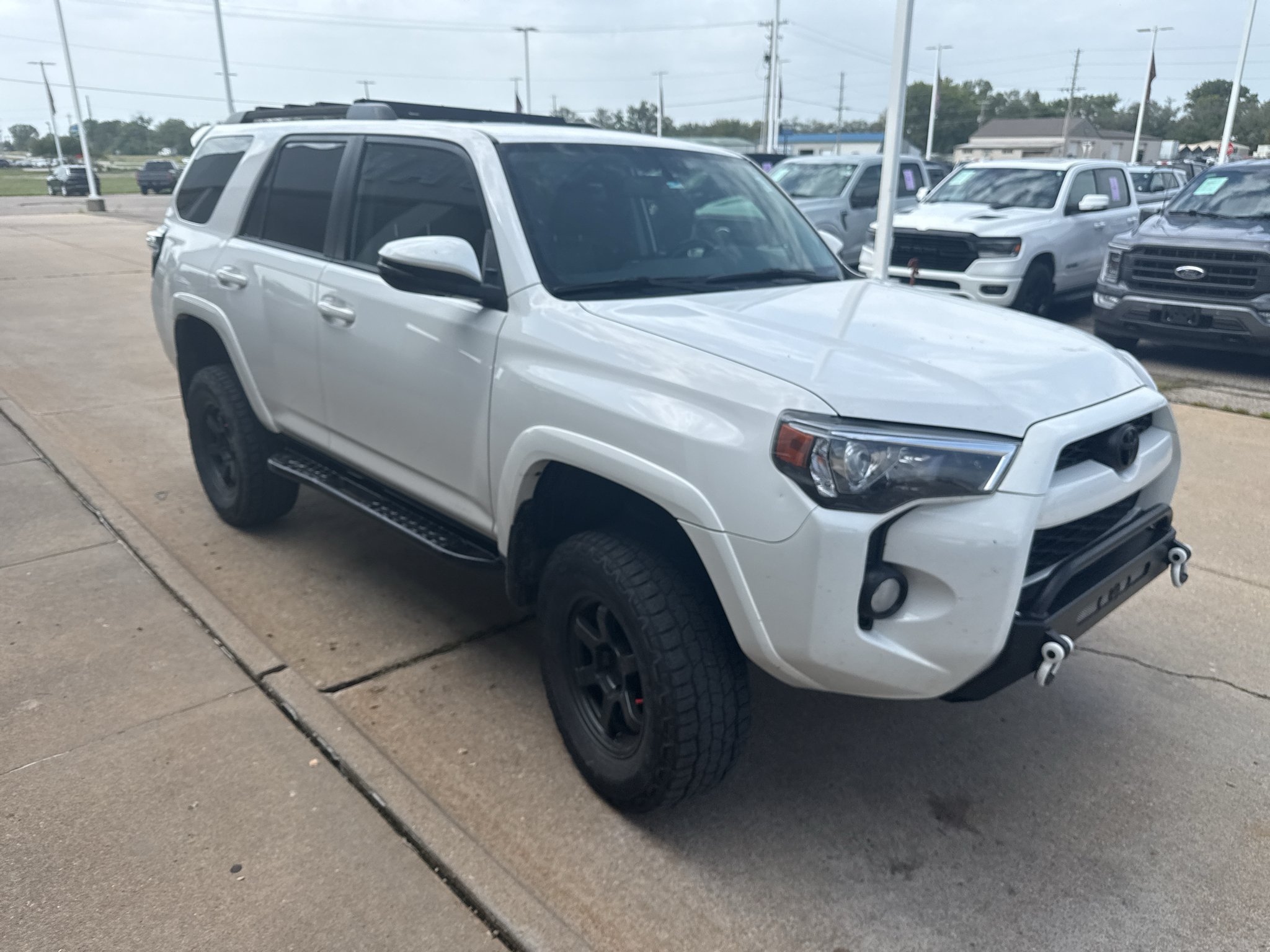 Used 2019 Super White Toyota SR5 Premium image 4