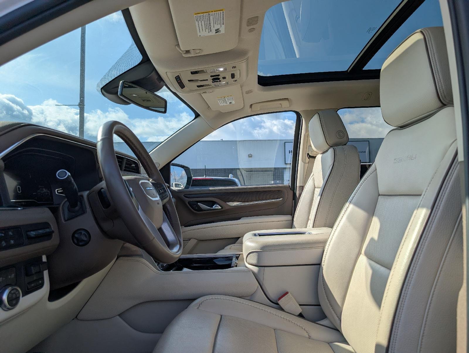 Used 2023 White Frost Tricoat GMC Denali image 11
