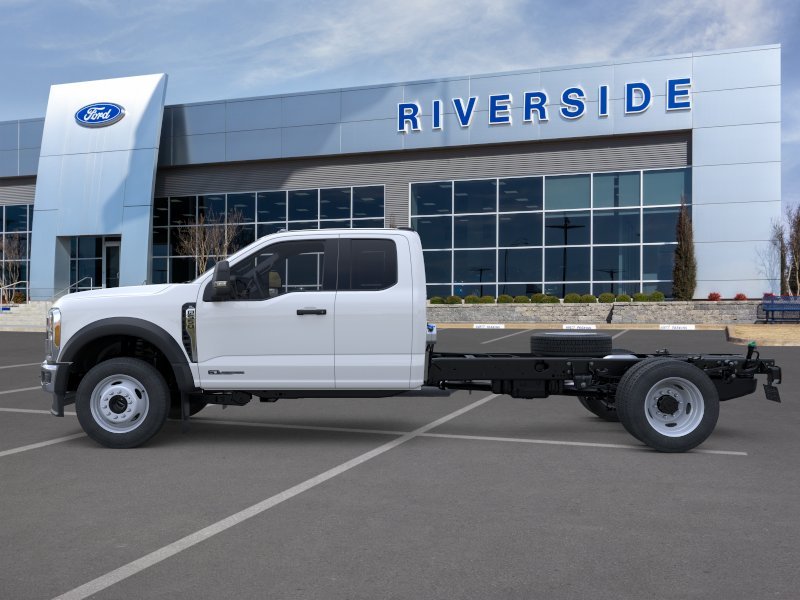 New 2026 Oxford White Ford F-550® XL image 4