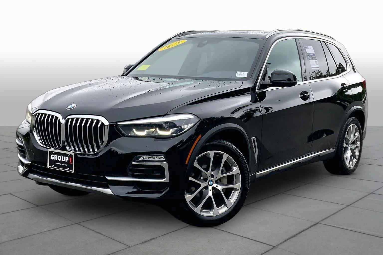 Certified Used 2019 Jet Black BMW xDrive40i image 2