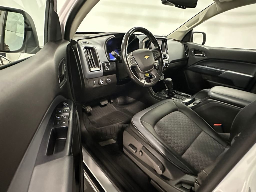 Used 2021 White Chevrolet Z71 image 20