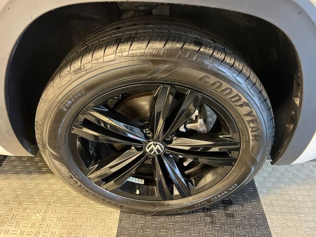 Certified Used 2023 White Volkswagen 2.0T SEL R-Line image 10