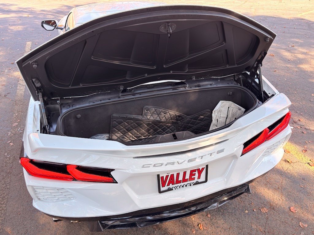Used 2021 White Chevrolet Stingray image 26