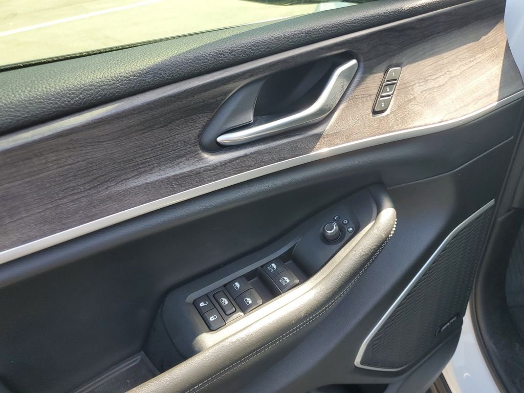 Used 2022 White Jeep Limited image 10