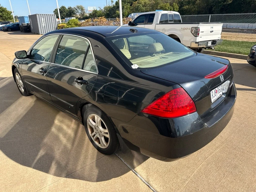 Used 2007 Black Honda EX-L image 4