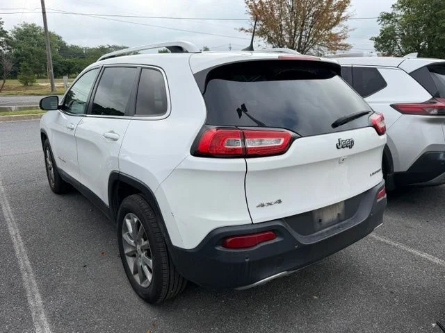 Used 2018 Bright White Clearcoat Jeep Limited image 4