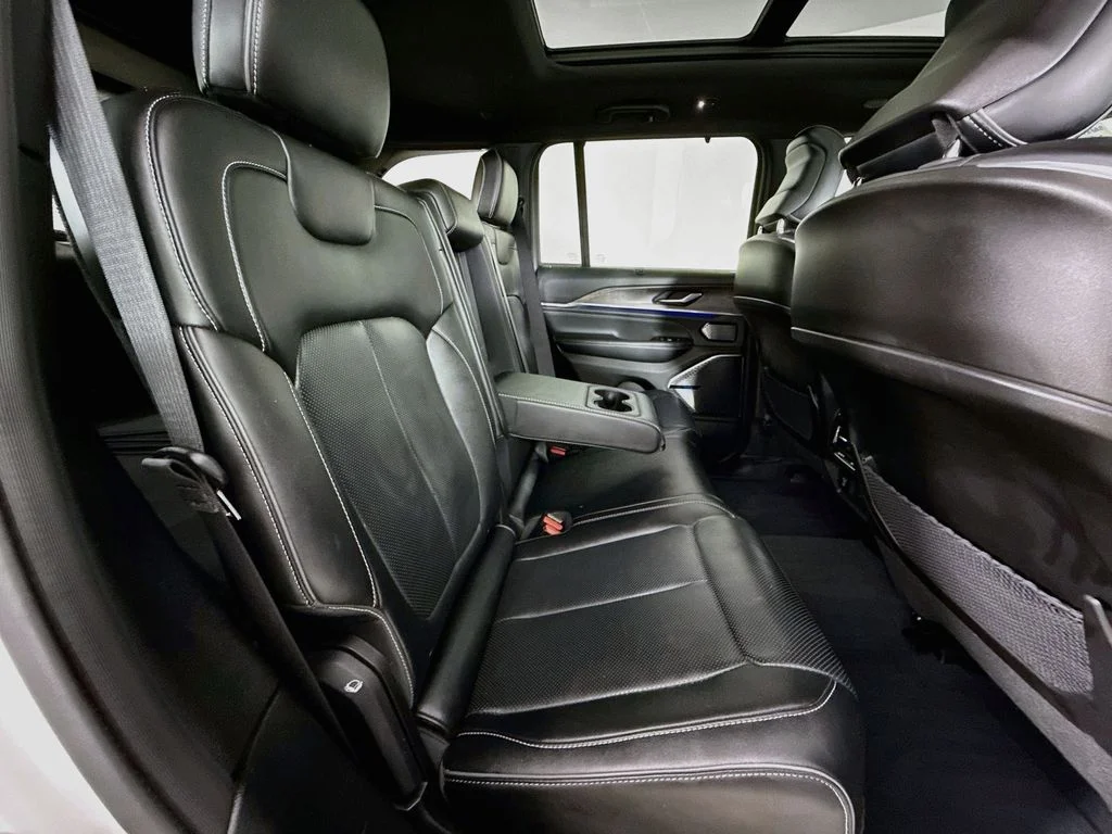 Used 2023 White Jeep Overland 4xe image 28