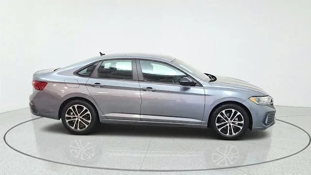 Used 2024 Silver Volkswagen 1.5T Sport image 13
