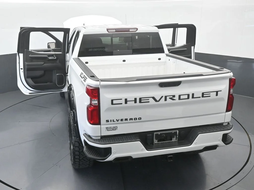 Used 2022 Summit White Chevrolet RST image 73