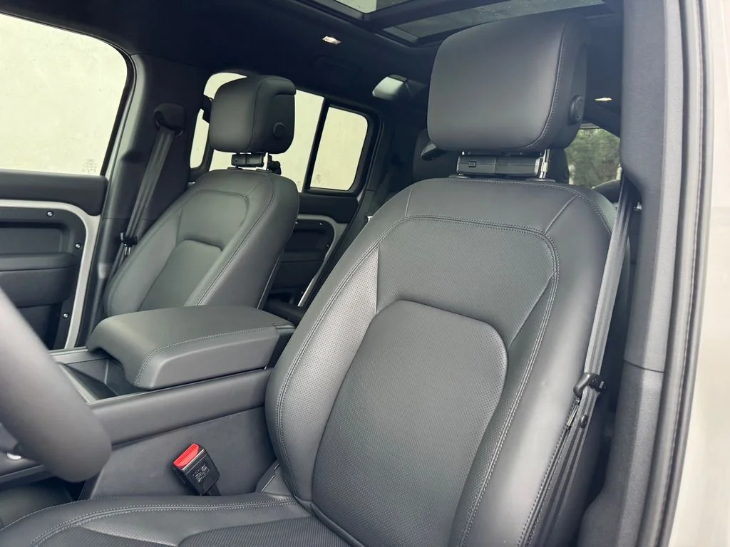 New 2026 Fuji White Land Rover X-Dynamic SE image 9