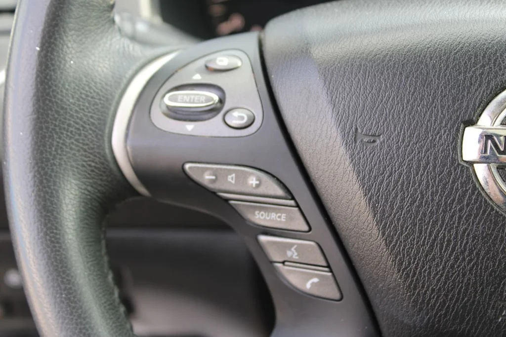 Used 2018 Silver Nissan SL image 28
