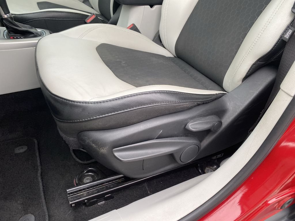 Used 2018 Redline Pearlcoat Jeep Latitude image 12