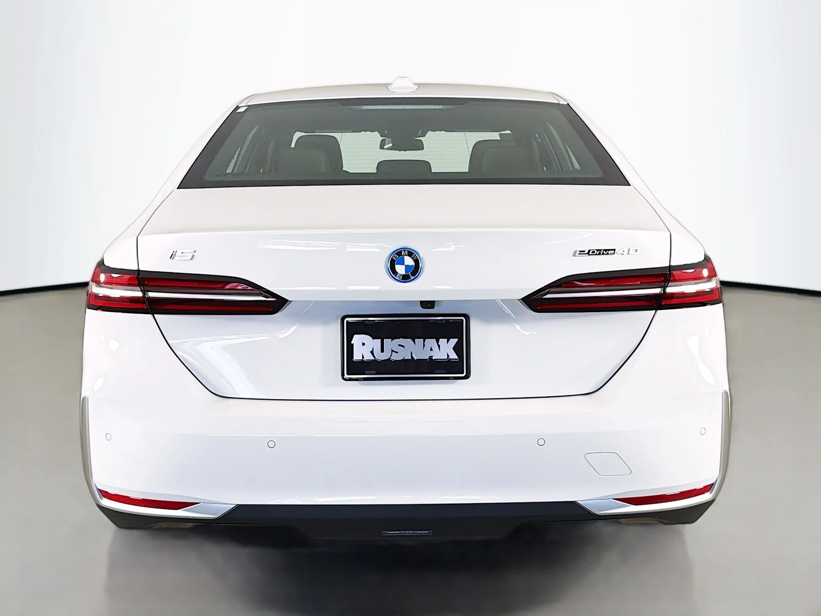 New 2027 Alpine White BMW eDrive40 image 6