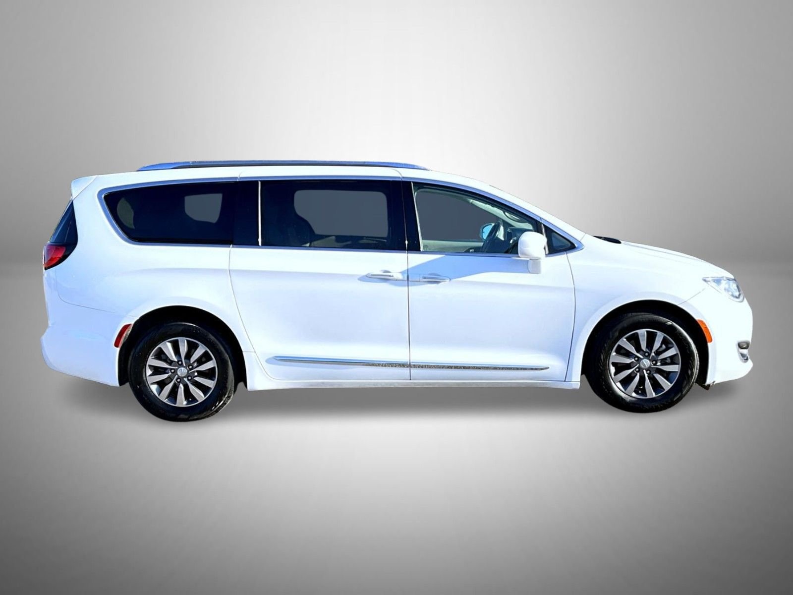 Used 2019 White Chrysler Touring L Plus image 4